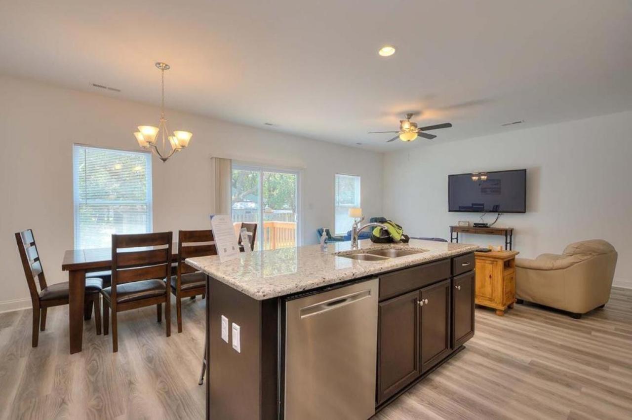 Shrimp On The Barbee Villa Oak Island Exterior photo