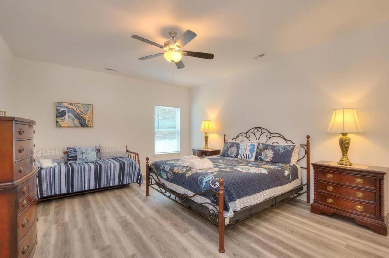 Shrimp On The Barbee Villa Oak Island Exterior photo