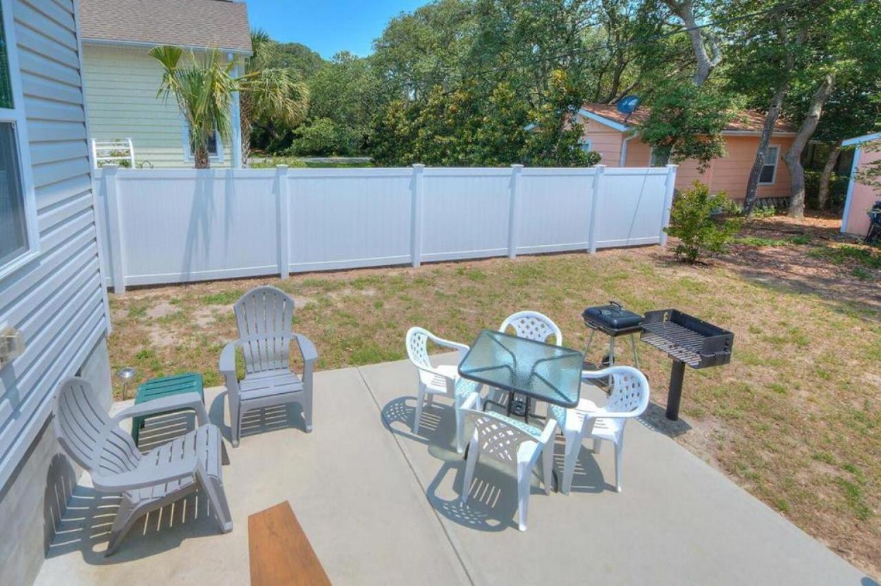 Shrimp On The Barbee Villa Oak Island Exterior photo