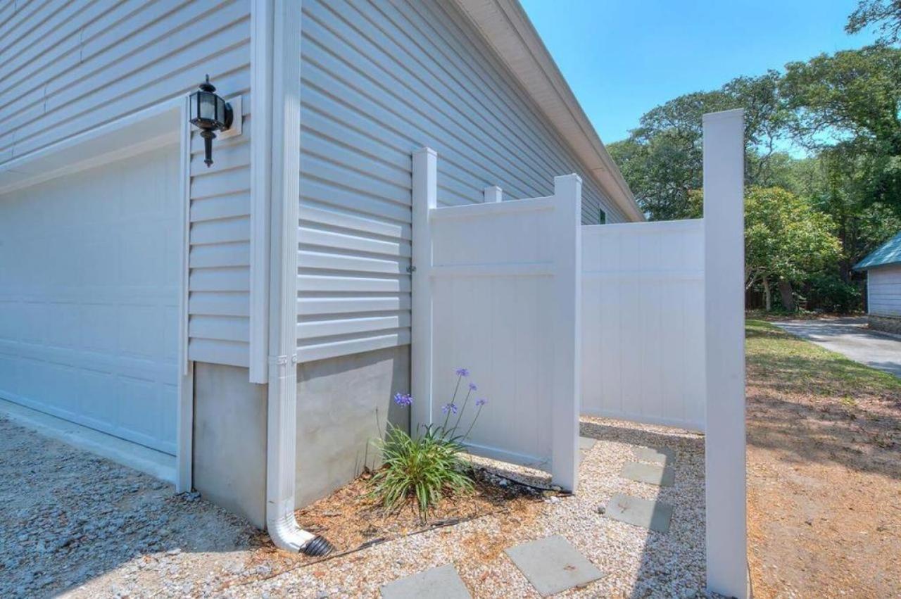 Shrimp On The Barbee Villa Oak Island Exterior photo
