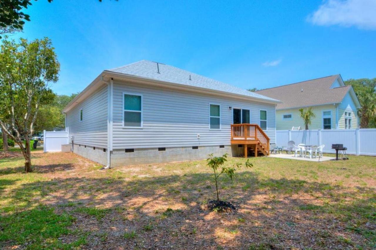 Shrimp On The Barbee Villa Oak Island Exterior photo